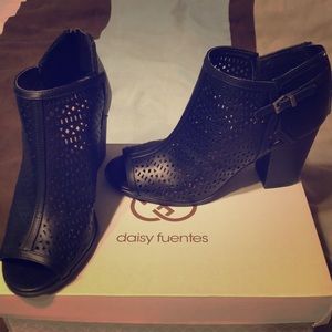 Peep toe spring/summer booties- black
